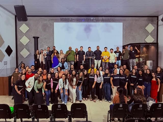 Momento de louvor e intercessão na Igreja Batista Ágape